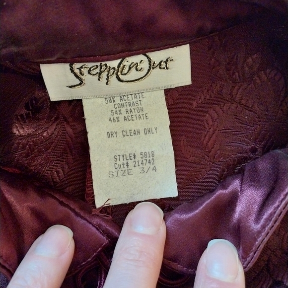 Very unique 2 piece set in the color of the season - burgundy! - Picture 9 of 10